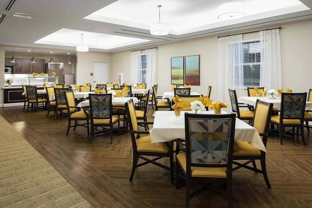 2_Caddis_Heartis_Fayetteville_MCBuilding_DiningRoom_01_webuse